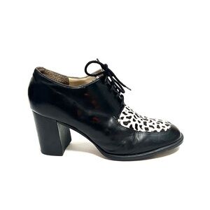 Vintage 1990s black leather cow print lace up heeled oxfords